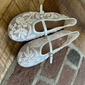 Zara Women's White Floral Embroidered Flats